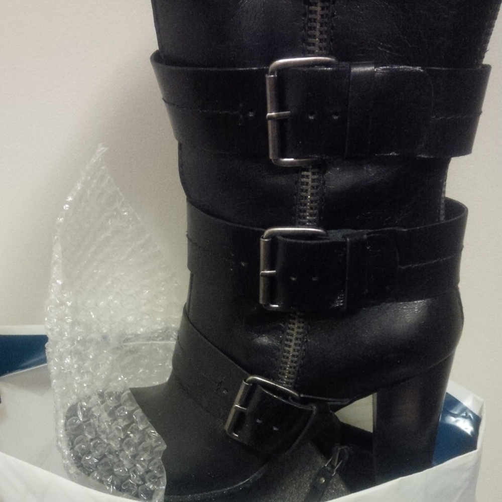 Boots buckles